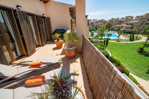 Discover this unique penthouse in an absolutely charming and quiet residential complex in Puig de Ros. This exclusive apartment is characterized by its outstanding location within the entire complex, especially on the sun-drenched south side. With 4 ...