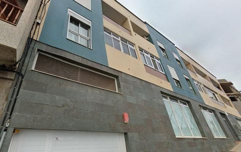 Commercial premises of 579 m² for sale in Barranco Grande, Santa Cruz de Tenerife. It is a 579 m² premises distributed in several rooms. It has direct access from the street. The location is located in the urban center of the town, with good road acc...