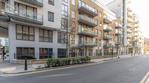 This spacious two-bedroom apartment is in the sought-after canalside Maestro Apartments, Violet Road, Bow E3 development. It offers a large, semi-open-plan kitchen/living room, a dining area and two generously sized double bedrooms. Added features in...