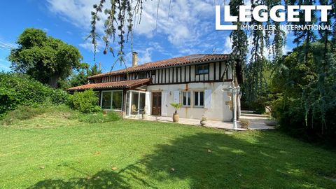 A26298SAT32 - Landes house of 360m² composed as follows : Ground floor: Entrance hall Two lounges with wood burner and open fireplace A fitted kitchen A storeroom A study A veranda A WC On the first floor: A landing leads to 4 bedrooms including a ma...