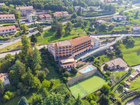 Located in charming San Zeno di Montagna, with breathtaking panoramic views of Lake Garda, this hotel offers a one-of-a-kind experience. The 59 rooms, guarantee comfort and relax, while the spectacular swimming pool allows guests to immerse themselve...