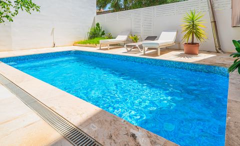 Lovely townhouse in María de la Salud, with a private chlorine pool, and capacity for 6 guests. This charming townhouse stands out for its beautiful exterior design, including a patio, a balcony, and a terrace. On the ground floor, the cozy patio hos...