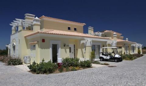 Luxury 2 bedroom villa, furnished and equipped, inserted in «Castro Marim Golfe», the resort shares a large pool and a tropical pool with bar and terraces. The furnishings and fittings are of high quality, with granite countertops and quality applian...