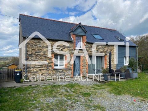 Nearby Sainte Anne sur Vilaine, situated 10 minutes from all amenities: shops, doctor, schools, college, expressway to Rennes and Nantes. Detached house on approx. 1000m2 of land divided into several plots. Beautiful renovation combining the charm of...