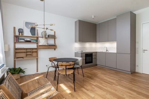 This beautiful new construction project is located near Kurfurstendamm, in the most popular area of Berlin. The popular Winterfeldmarkt, with regional products ranging from fresh food to handmade jewelry, is just a ten-minute walk away. Another highl...