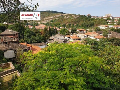 OFERTA 18446 - AGENCJA 'ASAVIA - LOVECH PROPERTIES' Oferuje trzypiętrowy dom bliźniaczy położony w starej dzielnicy 