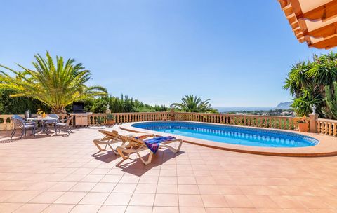 We presenteren deze indrukwekkende villa gelegen in de prestigieuze urbanisatie San Jaime in Benissa , een van de meest gewilde gebieden van de Costa Blanca . Met panoramisch uitzicht op de zee biedt deze woning een exclusieve levensstijl in een onge...