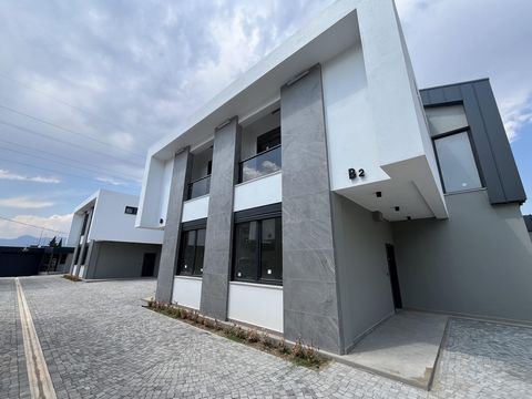 Villa 4+1 en una zona ecológica de Antalya Solo 10 villas dentro de la comunidad. Se han obtenido todos los permisos y documentación. Características de la villa: 2 plazas de aparcamiento Acondicionadores de aire Daikin Piscina Zona de barbacoa 2 ves...