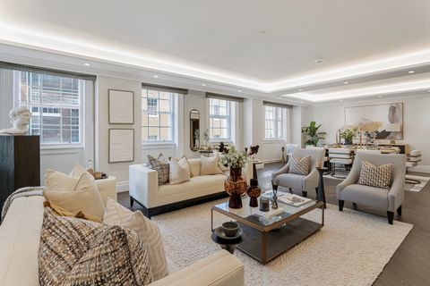 This wonderful three-bedroom apartment lies in the historic Grade II-listed property on Queen Anne’s Gate in the heart of St James’s Park moments from iconic landmarks including Big Ben and Buckingham Palace. The heart of the home is the open-plan di...