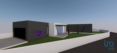 Moradia térrea T3 em construção na Murtosa - Aveiro. Esta moradia de 210 m2, com 165 m2 de área útil, está implantada num lote de 624 m2 e localizada numa zona rural/residencial muito tranquila. O contacto com a Ria de Aveiro e a proximidade às praia...