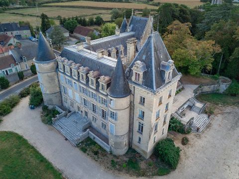 Sancerre (40 km) – Zu verkaufen – Schloss – 25 Zimmer – Ein Ort voller Geschichte und Prestige Eingebettet in einen 180.000 m² großen Park erstreckt sich das Schloss, eines der ältesten Privatschlösser Frankreichs, über rund 4.200 m² Wohnfläche verte...