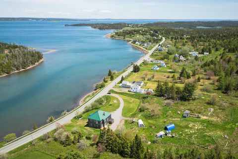 Vous êtes à la recherche d’un bien immobilier idéal pour démarrer votre ferme d’agrément, générer des revenus locatifs grâce à Airbnb ou à la location traditionnelle, ou créer un espace de vie multigénérationnel, le tout à un prix juste ? Ne cherchez...