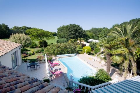 Vous allez être séduits par cette BELLE PROPRIÉTÉ avec sa PISCINE et son MAGNIFIQUE JARDIN! Découvrez ses 180m2 de surface habitable, et tous les atouts de cette VILLA: GARAGE de 40m2, pièce de vie LUMINEUSE et SPACIEUSE, espace nuit au rez-de-chauss...