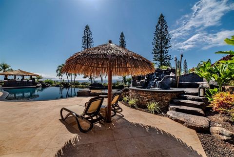 Einmal im Leben bietet sich eine Gelegenheit, willkommen im 185 Kalaihi Place. Diese einzigartige, maßgeschneiderte Residenz befindet sich auf dem 10. Fairway des Royal Kaanapali Golfplatzes und bietet einen ungehinderten Blick auf das Meer und die I...