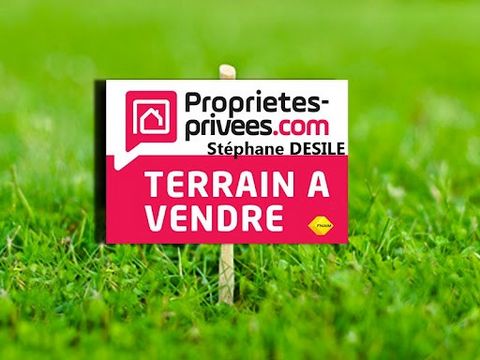 A vendre, Finistère sud, MOELAN-SUR-MER (29350). Terrain constructible et viabilisé d'environ 413 m², disposant d'une belle exposition, situé hors lotissement et non loin du centre-bourg. Libre de constructeur. Prix de vente 83 490 euros honoraires a...