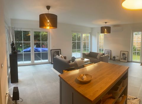 The light-flooded bungalow offers a modern interior, with washing machine, washing machine and tumble dryer as well as air conditioning and underfloor heating. The beautiful terrace invites you to linger.