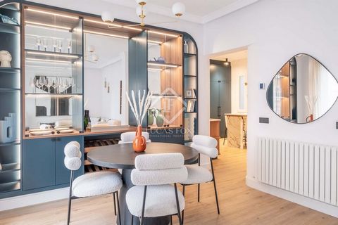 Lucas Fox presents this charming, fully renovated exterior apartment for rent in the prestigious Ibiza neighbourhood of Madrid, just a minute's walk from the iconic Retiro Park. The property offers a modern and functional design, with two large bedro...