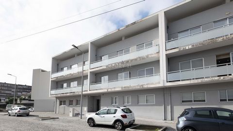 Zobacz wszystkie zdjęcia i wybierz się na wirtualną wycieczkę po tym fantastycznym apartamencie. Położony w Árvore, w dzielnicy Areia, około 400 m od stacji metra Varziela i 1 km od plaży, w otoczeniu udogodnień, takich jak restauracje, apteka, kawia...