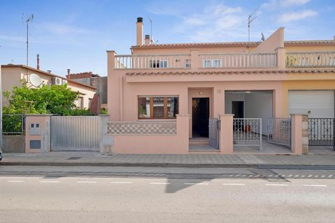 Venez découvrir cette maison mitoyenne dans l'urbanisation 