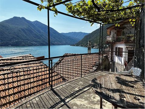 Sind Sie auf der Suche nach einem Traumhaus am Comer See? Dann lassen Sie sich diese einmalige Gelegenheit in Brienno nicht entgehen, nur 15 Minuten von Como entfernt, einem malerischen Dorf mit Blick auf das kristallklare Wasser des Sees. Dieses bez...