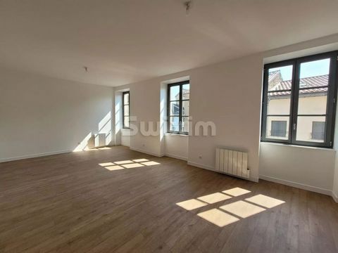 Ref: 68899BM2 In the center of Mâcon, Superb 65.64 m² 2-room apartment, completely renovated, on the 2nd floor of a recently renovated building. It offers a large bright living room/kitchen of 31 m², a large bedroom with closet, a beautiful bathroom,...