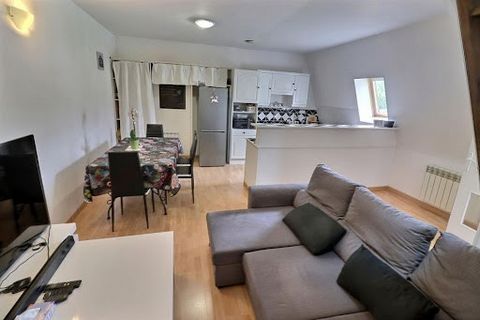 Mouy (60250) - A vendre Appartement en duplex d'environ 61 m² dans un immeuble de charme en petite copropriété avec syndic bénévole. Il dispose d'une entrée, d'un séjour ouvert sur une cuisine aménagée et équipée, d'une salle d'eau avec wc et d'une c...