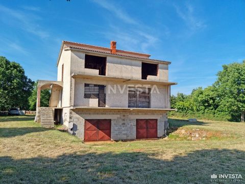 Location: Istarska županija, Ližnjan, Šišan. Šišan, Haus im Bau mit Garten Zum Verkauf steht ein im Bau befindliches Haus in Šišan mit zwei Wohneinheiten, Außenmaße der maximalen Grundrissmaße 10 m x 13,75 m. Die gesamte Grundstücksfläche beträgt 482...