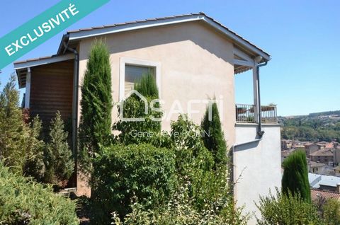 Located in L'Arbresle (69210), this detached house benefits from a privileged elevated location offering a clear panoramic view. The town of L'Arbresle, ideally located between town and countryside, offers a calm and green environment while being clo...