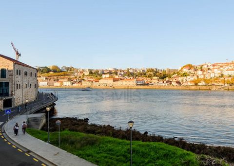 Two bedroom apartment with parking space and storage, inserted in The Rebello Luxury Hotel & SPA. Located in Cais de Gaia, right on the riverfront. With wide views over the Douro River and the Porto bank. Fully equipped and furnished and operating. M...