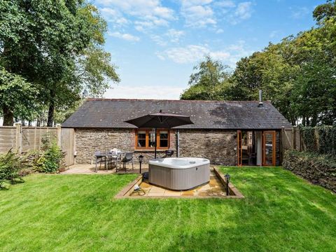 Richtprijs: £ 200,000 - £ 300,000 Deze prachtig gepresenteerde, recent verbouwde vrijstaande bungalow met 2 slaapkamers is een must-see! Gelegen in het gewilde gebied van Widegates, Cornwall, biedt dit huis de perfecte mix van modern wonen en rustiek...