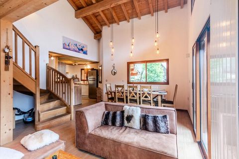 MORZINE - Mas Metoud In een individueel chalet, gerenoveerd appartement ingedeeld 4* gelegen op de zuidelijke helling van Morzine, genietend van een prachtig uitzicht op de Pleney-hellingen en het dorp en maximale zon. Ruim duplex appartement van cir...