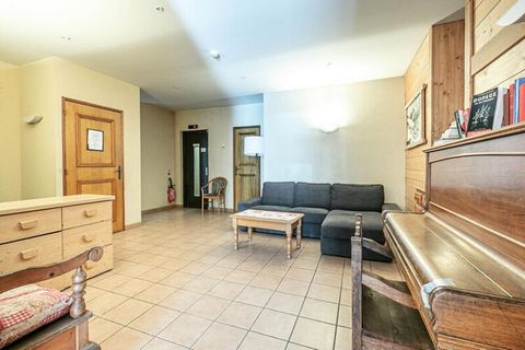 Residenz „Altitudes“ mit 7 Wohnungen. Liegt im Zentrum des Dorfes, in der Nähe der Skipisten von Bossonnet (ESF-Rallye) und der Geschäfte. 3 Zimmer / 8 Personen / 1. Etage (Aufzug) / Südwesten / 63m² / Klassifizierung *** 6 Personen / WIFI WINTERSAIS...