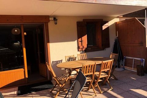 Piękne i jasne 2 pokoje + część sypialna - 40m² - 4/6 osób Najnowsza rezydencja LES GRANDES ALPES B - Parter - z windą Ciepły apartament z kuchnią otwartą na salon, dużym tarasem od strony południowej ze wspaniałym widokiem na Masyw Aravis i miejscow...