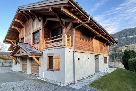 Half-chalet of 222 m2 - 5 bedrooms - 5 bathrooms - Play-room - gym room with sauna - 1 ski room - 1 garage - 2 parking spaces. Exclusive promotion of 2 large new chalets just delivered, each comprising 2 half-chalets. Offering an ideal East, South an...