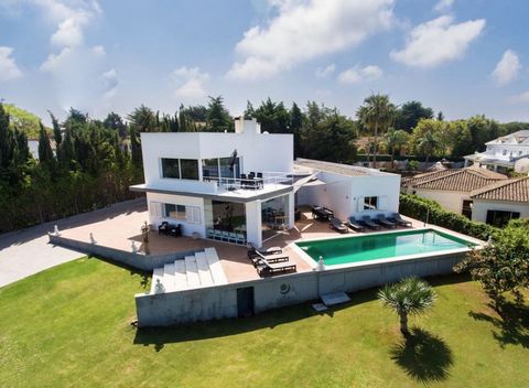 A modern and contemporary villa which has just undergone a reform program Very light and bright space with the central focus leading to the large private swimming pool Very large private gardens garaging and off street parking for up to 8 cars Only 5...