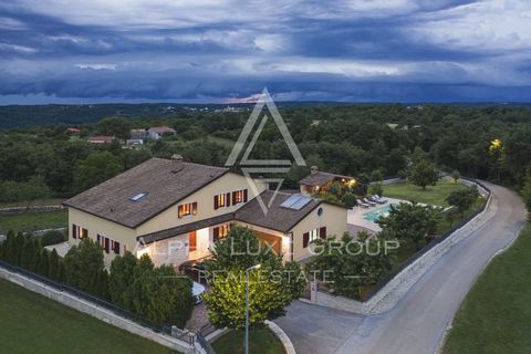 Nel cuore dell'Istria, scoprite il fascino di San Pietro in Foresta - Un'esclusiva Dimora con Piscina e Ampio Giardino Vi presentiamo un'abitazione distintiva a San Pietro in Foresta, un luogo immerso nella geografia unica dell'Is...