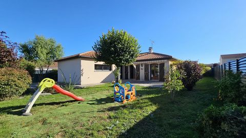 Venez découvrir en EXCLUSIVITE chez Duclaux IMMO, cette maison individuelle de plain-pied située à Arpajon-sur-Cère, au cœur d'un quartier paisible, au fond d'une impasse. Profitez d'un coin vie lumineux avec une cuisine entièrement équipée et un sal...