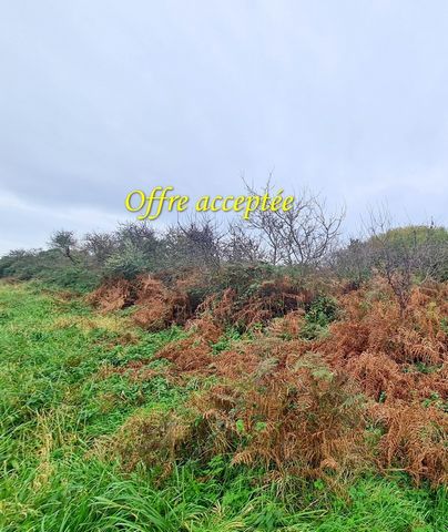 Secteur Montourgard, idéalement situé à proximité des commerces, école et plages! Venez découvrir ce terrain de 6063m² environ en zone naturelle sensible, ne peut être bâti, non viabilisé, non borné, A ne pas manquer! Les honoraires d'agence sont à l...