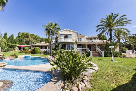 Dream villa with sea view for sale in Benissa. This property is quite unique in its way. It's nicely positioned on a slightly elevated position with a rural feel, but only 5 minutes drive to the sea and anmenities. It has nice views to the sea and Be...