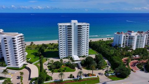 Am kostbaren Sand der Magnificent Mile von Boca Raton bietet das 750 Ocean ein anmutiges Leben am Meer in einem Boutique-Gebäude mit weißen Handschuhen - Heimat von nur 31 Wohnungen, davon nur zwei pro Etage - neben dem prestigeträchtigen Boca Beach ...