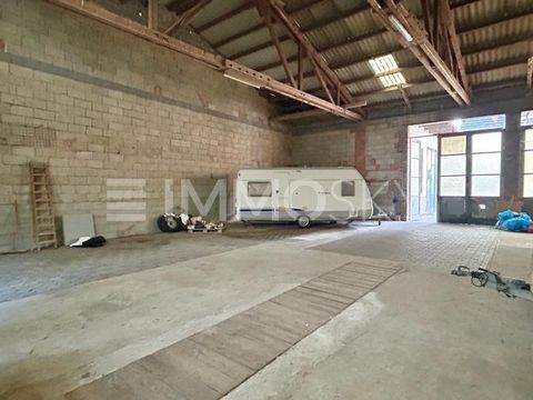 For sale is a spacious, solidly built hall with a total area of approx. 200 m², which was built in 1970. The property offers a variety of uses, whether as a storage area, workshop or production facility. Particularly attractive for those with a talen...