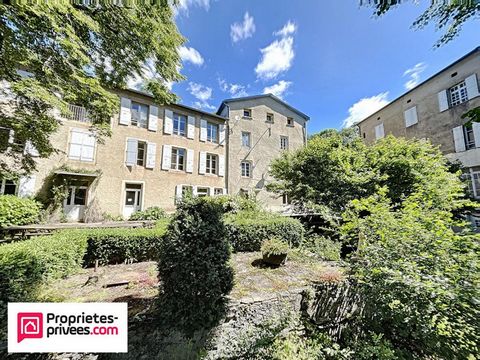 Lionel CAUJOLLE et Barbara BONIFAS vous proposent cet ensemble immobilier de 4000 m2 environ avec dépendances, garages, terrain de sport couvert, chapelles et ateliers dont 2602 m2 environ de Bâtiments comportant des radiateurs. HISTORIQUE : Au XIXèm...