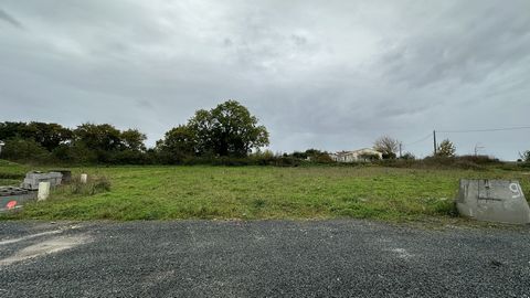 Sur la commune de LOIRE-LES-MARAIS, nous vous proposons un terrain à bâtir viabilisé de 566m2 dans un lotissement.