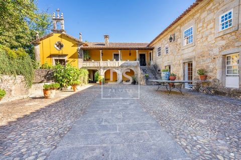 Quinta de Santo António är en fastighet med en lång och fascinerande historia, belägen i Fontoura, i kommunen Valença, bara några minuters bilresa från gränsen till Spanien. Med 41 000 m² mark har denna bondgård anor från 1725 och är ett anmärkningsv...