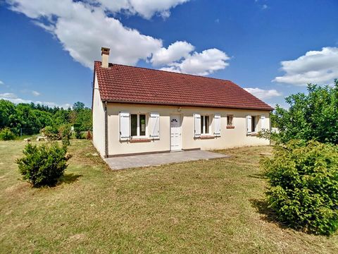 Cette maison récente de 2007 se trouve dans un petit hameau à 2 km du centre-ville des Aix d'Angillon et de toutes ses commodités. Idéale pour les grandes familles, cette maison est composée d'un grand séjour/cuisine avec une verrière entièrement neu...