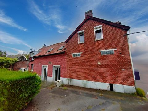 Je vous présente cette maison individuelle située sur la commune de Maing, à seulement 10 minutes de Valenciennes et 5 minutes de l'entrée des autoroutes de Lille et de Paris. Elle se situe sur une parcelle totale de 920 m² et possède un garage. Cett...