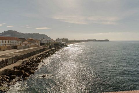 Découvrez la maison de vos rêves à quelques pas de la plage à La Caleta de Salobreña ! Imaginez-vous réveiller avec le son des vagues et profiter de la brise marine chaque matin. Cette magnifique maison située à La Caleta de Salobreña vous offre tout...