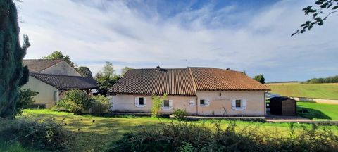 From the first seconds we fall under the spell of this magnificent property located in the quiet of a hamlet 10 minutes from Brantôme, Agonac and 25 minutes from Périgueux. The panoramic view of the surrounding nature offers a breathtaking daily spec...