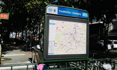 A vendre, fonds de commerce du type restaurant, EXTRACTION 400, cuisine complètement équipée avec des éléments neufs et d'excellente qualité. Situé dans le 11eme arrondissement, métro Faidherbe-Chaligny. Un STUDIO de 26 m² au premier étage. Le tout s...