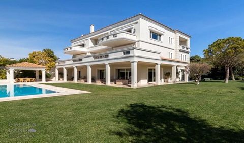 Gadait International offers you an exceptional residence located in Hellinikon, in the heart of the prestigious Athenian Riviera. Offering a breathtaking view of a rapidly changing environment, this villa combines elegant neoclassical architecture wi...